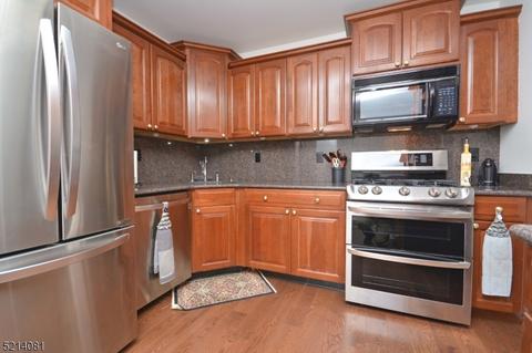 196 Potomac Dr, Basking Ridge, NJ 07920