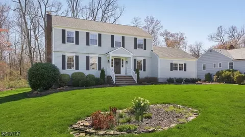 143 Cottage Pl, Gillette, NJ 07933