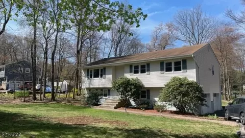 4 Tammy Hill Trl, Randolph, NJ 07869