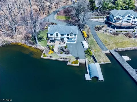 41 Cove Rd, Jefferson, NJ 07849