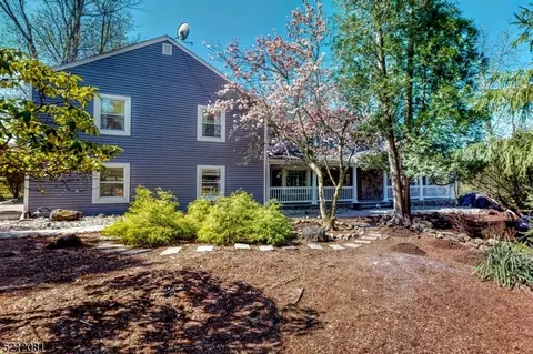 18 Ranch Rd, Upper Saddle River, NJ 07458