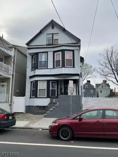 204 2nd St, Newark, NJ 07107