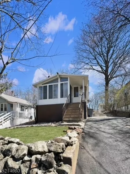 35 Coolidge Trl, Hopatcong, NJ 07843