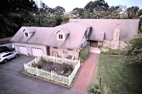 4 Artist View Ln, Blairstown, NJ 07825