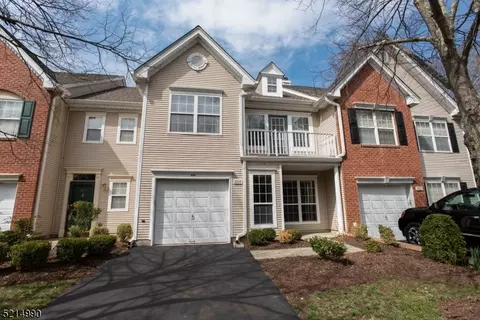 804 Springhouse Dr, Whitehouse Station, NJ 08889
