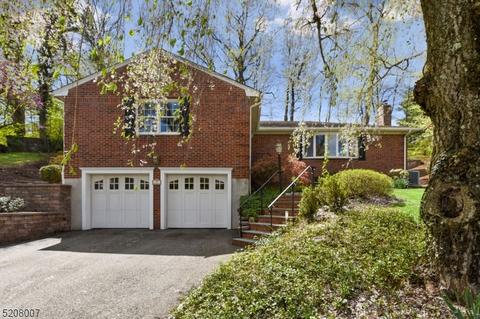 19 Brantwood Dr, Summit, NJ 07901
