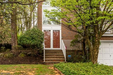 4 Fells Manor Rd, Caldwell, NJ 07006
