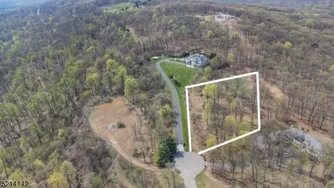 15 Elizabeth Dr, Kinnelon Boro, NJ 07405