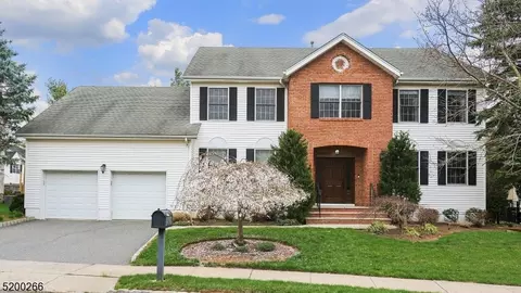 14 Magnolia Ln, Warren, NJ 07059