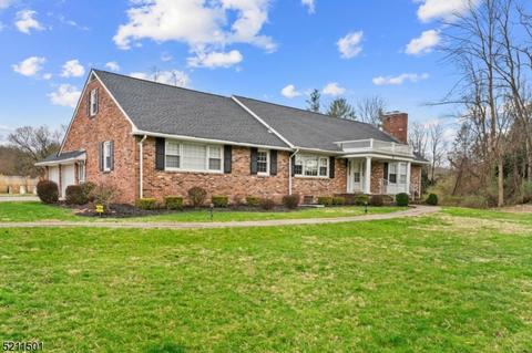 8 Knox Rd, Newton, NJ 07860