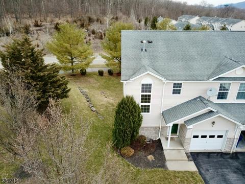 1 Kristen Ct, Hamburg, NJ 07419