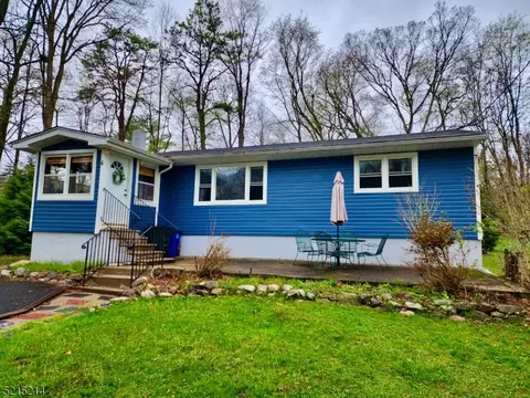 4 Cove Rd, Sandyston, NJ 07826