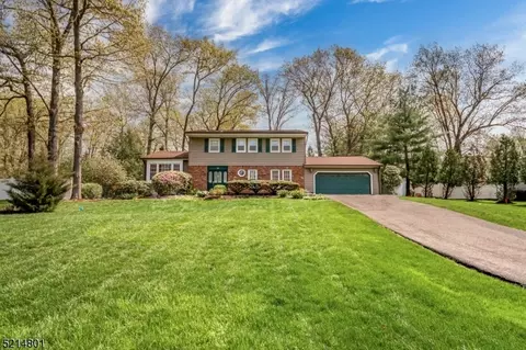 12 Pondview Rd, Morris Plains, NJ 07950