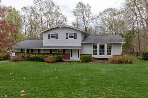 16 Chanwood Dr, Newton, NJ 07860