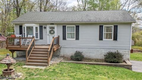 31 Arrowhead Dr, Wantage, NJ 07461