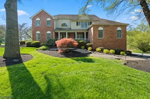 60 Chamberlain Dr, Hillsborough, NJ 08844