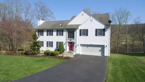 1 Hard Bargain Rd, Jefferson, NJ 07438