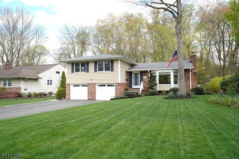 16 Arden Ct, Berkeley Heights, NJ 07922
