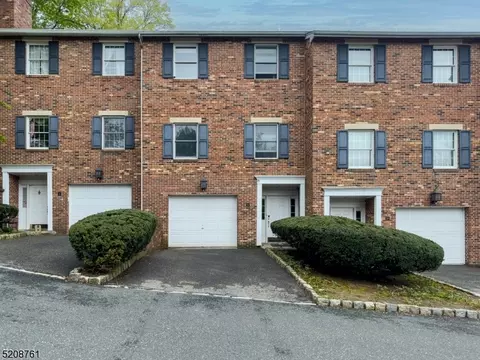 18 Magnolia Ln, Caldwell, NJ 07006