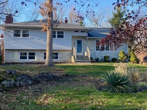 75 Skyline Dr, Watchung, NJ 07069