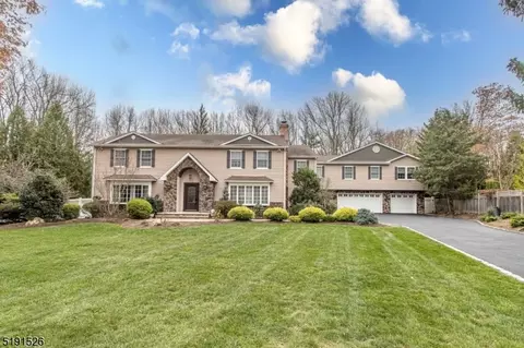 4 Balfour Ln, Scotch Plains, NJ 07076