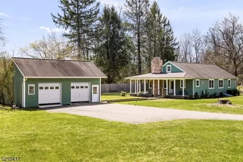 69 Beechwood Rd, Belvidere, NJ 07823