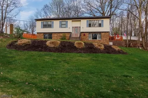 2 Tanglewood Dr, Vernon Twp., NJ 07422