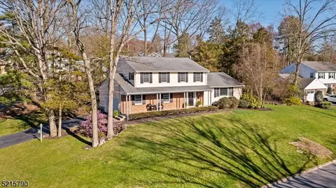 36 Powderhorn Dr, Wayne, NJ 07470