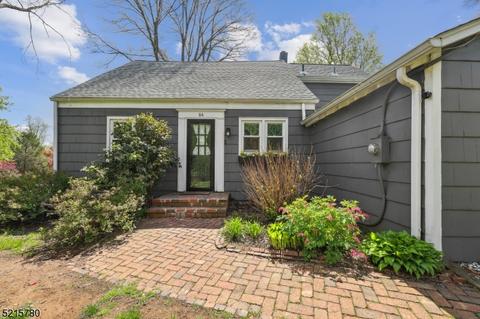 84 Preston Dr, Gillette, NJ 07933