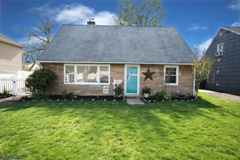 15 Andrew St, Green Brook, NJ 08812