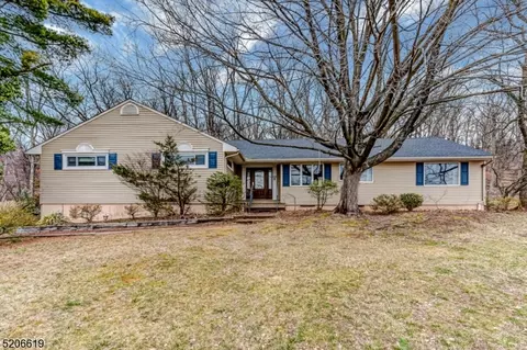 33 Stella Dr, Bridgewater, NJ 08807