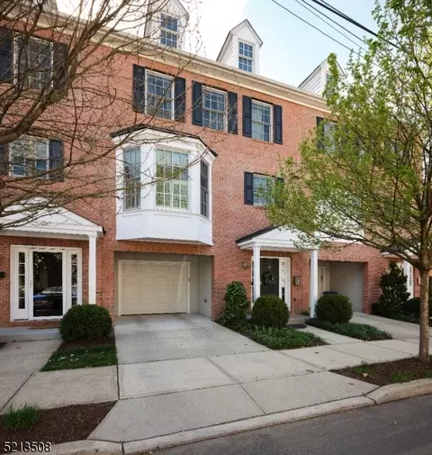 17 Clinton St, Lambertville, NJ 08530
