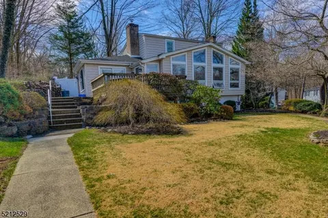 15 Stonybrook Trl, Kinnelon, NJ 07405