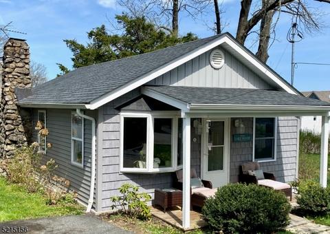 5 Boomer Rd, Hopatcong, NJ 07843