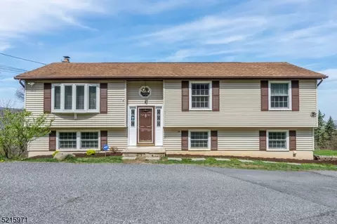 9 Valley Ter, Vernon, NJ 07462