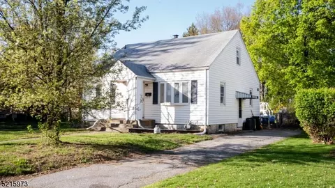 17 Mapledale Ave, Roxbury Twp, NJ 07876