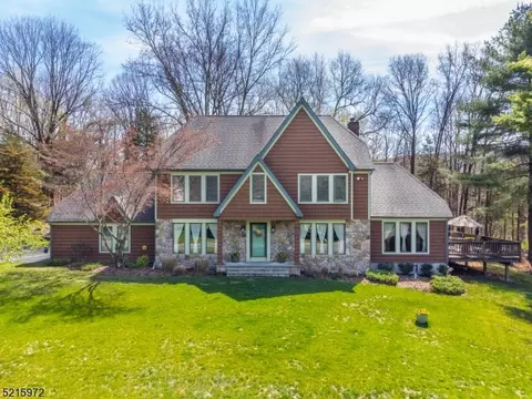 20 Old Cedar Dr, Sparta, NJ 07871