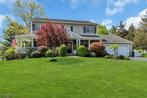14 Woodmere Dr, Hillsborough, NJ 08844