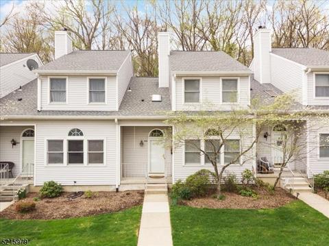 314 Carnegie Ct, Hackettstown, NJ 07840