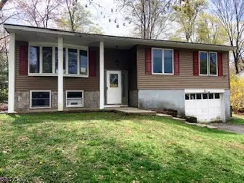 5 Greentree Rd, Vernon Twp, NJ 07460