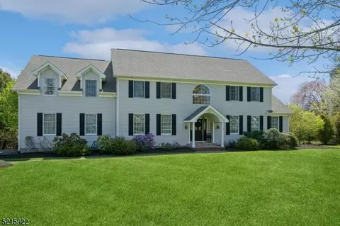15 Richmond Hill Dr, Sparta, NJ 07871