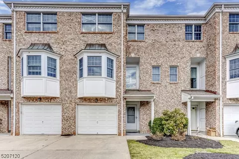 10 Hidden Pond Ct, Raritan, NJ 08869