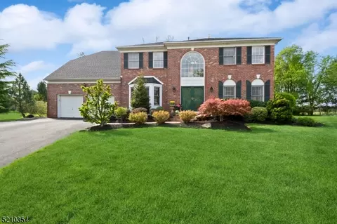 8 Almond Ct, West Windsor Twp, NJ 08550