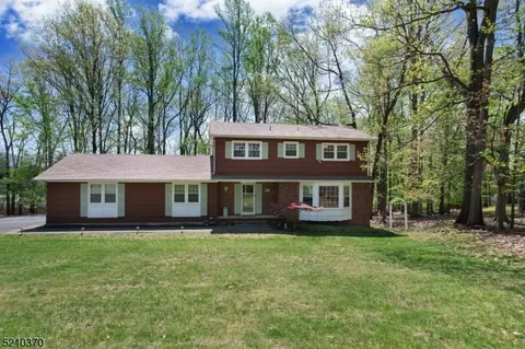 21 Blue Ridge Ave, Green Brook, NJ 08812