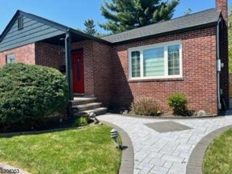 12 Hillcrest Ter, Verona, NJ 07044
