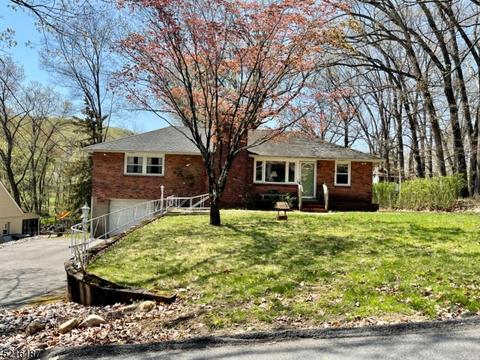 77 Rockaway Dr, Boonton, NJ 07005