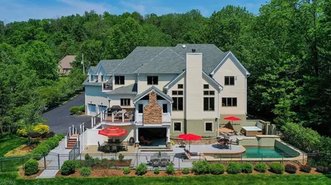 25 Broadway Rd, Warren, NJ 07059