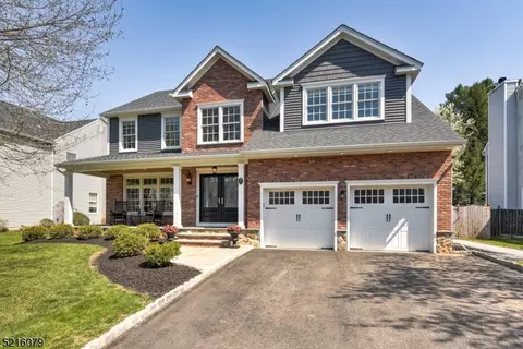 18 Goosetown Dr, Clinton, NJ 08809