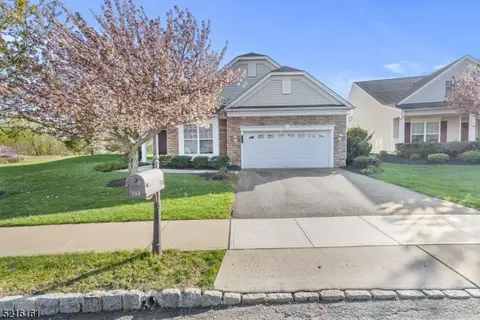 184 Stone Manor Dr, East Franklin, NJ 08873