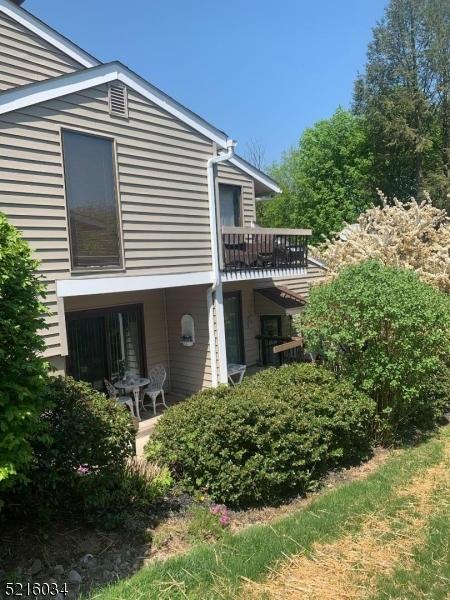33 Hillside Ct, Clinton, NJ 08809